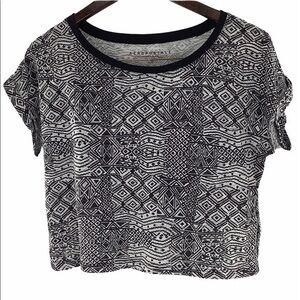 AEROPOSTALE Geometric tribal short sleeve crop top